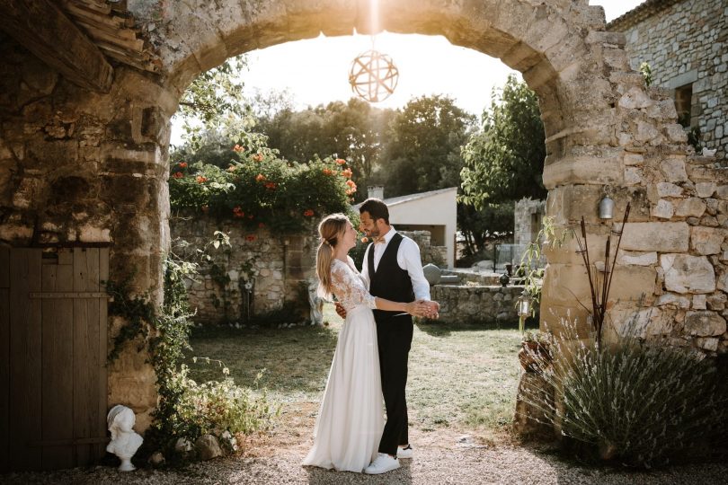 Un mariage simple et bohème au Mas de Rey en Occitanie - Photos : Laurent Brouzet - Blog mariage : La mariée aux pieds nus