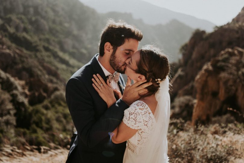 Un mariage simple et convivial sur une plage en Corse - Photos : Phan Tien - Blog mariage : La mariée aux pieds nus