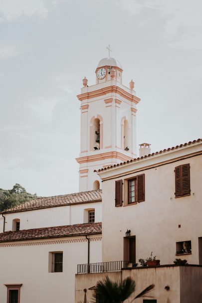 Un mariage simple et convivial sur une plage en Corse - Photos : Phan Tien - Blog mariage : La mariée aux pieds nus