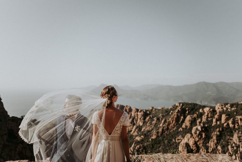 Un mariage simple et convivial sur une plage en Corse - Photos : Phan Tien - Blog mariage : La mariée aux pieds nus