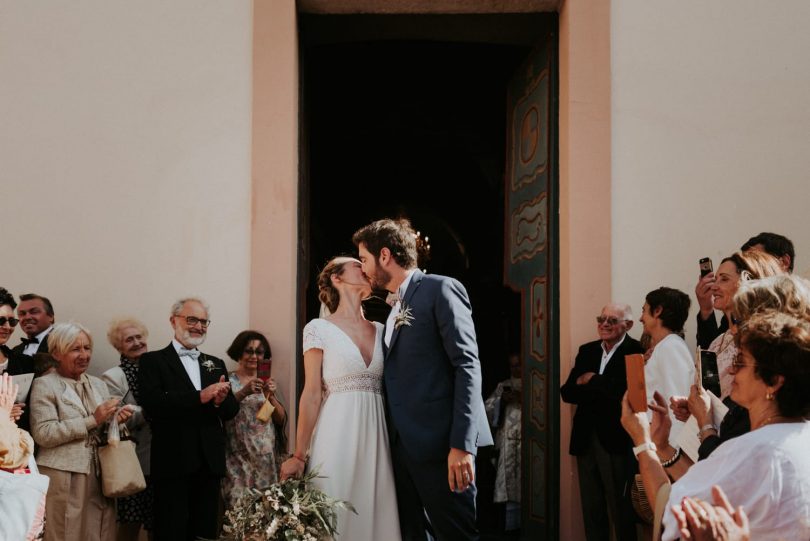 Un mariage simple et convivial sur une plage en Corse - Photos : Phan Tien - Blog mariage : La mariée aux pieds nus