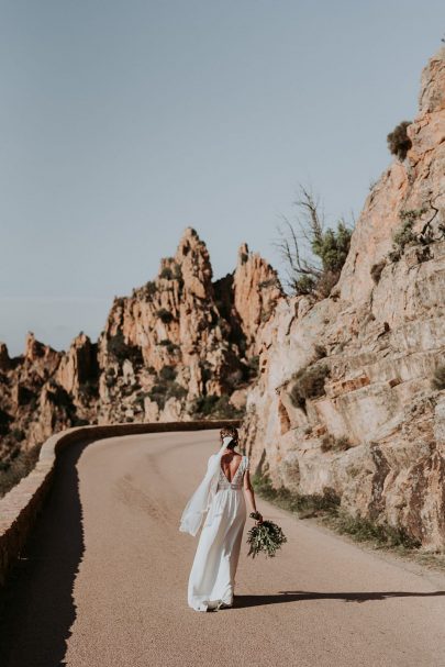 Un mariage simple et convivial sur une plage en Corse - Photos : Phan Tien - Blog mariage : La mariée aux pieds nus