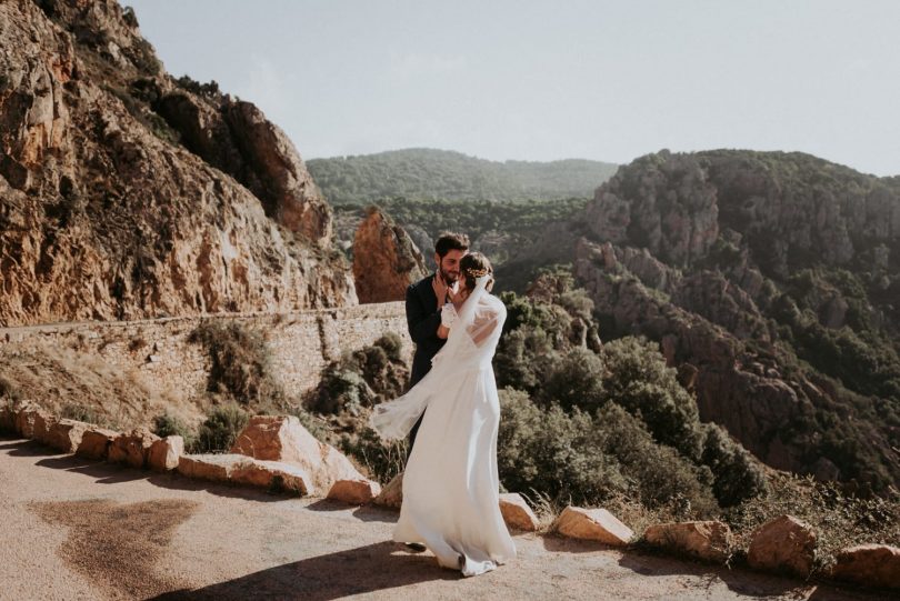 Un mariage simple et convivial sur une plage en Corse - Photos : Phan Tien - Blog mariage : La mariée aux pieds nus