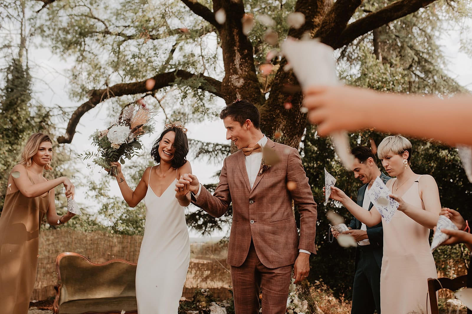 Un mariage simple et rustique dans le Lot - Photos : Alchemia Wedding - Blog mariage : La mariée aux pieds nus