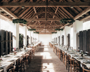 Un mariage simple et rustique en Hongrie - A découvrir sur le blog mariage www.lamarieeauxpiedsnus.com - Photos : Pinewood Weddings