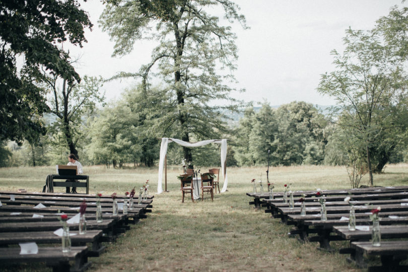 Un mariage simple et rustique en Hongrie - A découvrir sur le blog mariage www.lamarieeauxpiedsnus.com - Photos : Pinewood Weddings