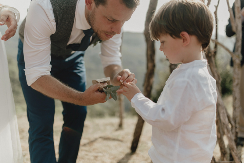 Un mariage simple et rustique dans les Pyrénées - A découvrir sur le blog mariage www.lamarieeauxpiedsnus.com - Photos : You Made My Day