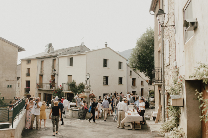 Un mariage simple et rustique dans les Pyrénées - A découvrir sur le blog mariage www.lamarieeauxpiedsnus.com - Photos : You Made My Day