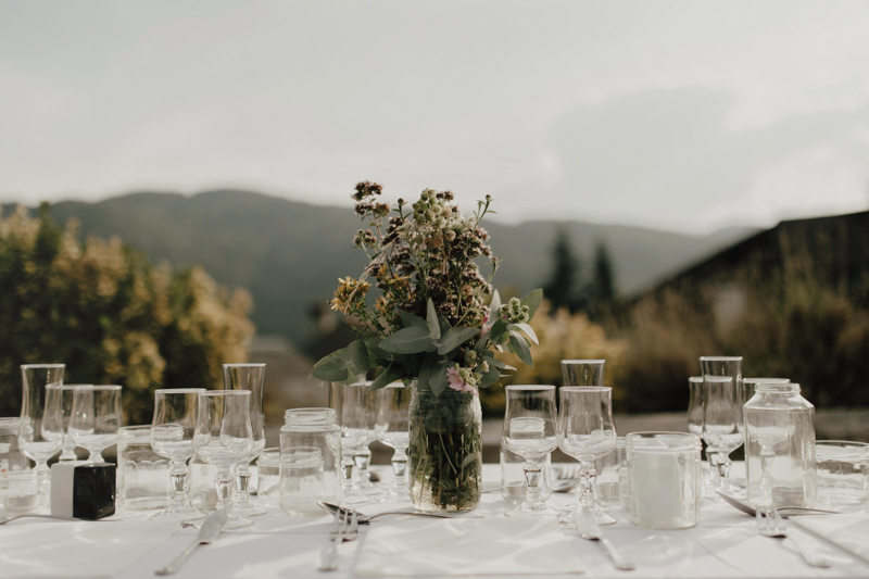 Un mariage simple et rustique dans les Pyrénées - A découvrir sur le blog mariage www.lamarieeauxpiedsnus.com - Photos : You Made My Day