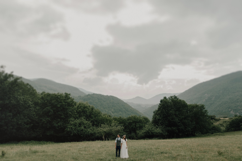 Un mariage simple et rustique dans les Pyrénées - A découvrir sur le blog mariage www.lamarieeauxpiedsnus.com - Photos : You Made My Day