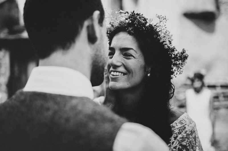 Un mariage simple et rustique dans les Pyrénées - A découvrir sur le blog mariage www.lamarieeauxpiedsnus.com - Photos : You Made My Day