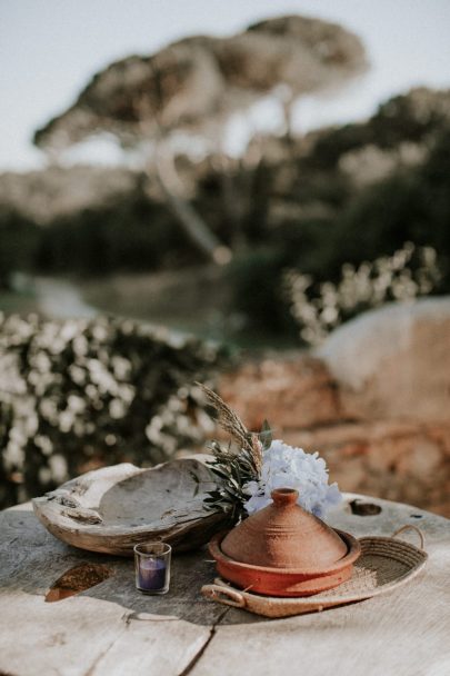 Un mariage simple et végétal au Domaine Sainte Colombe - Photos : Pinewood Weddings - Stylisme : Atelier Blanc - Blog mariage : La mariée aux pieds nus