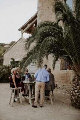 Un mariage simple et végétal au Domaine Sainte Colombe - Photos : Pinewood Weddings - Stylisme : Atelier Blanc - Blog mariage : La mariée aux pieds nus