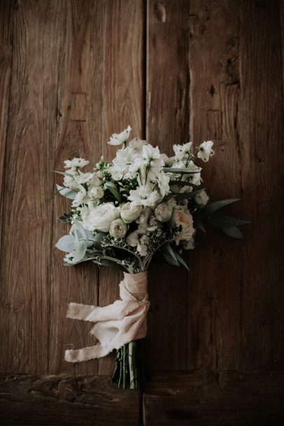 Un mariage simple et végétal au Domaine Sainte Colombe - Photos : Pinewood Weddings - Stylisme : Atelier Blanc - Blog mariage : La mariée aux pieds nus