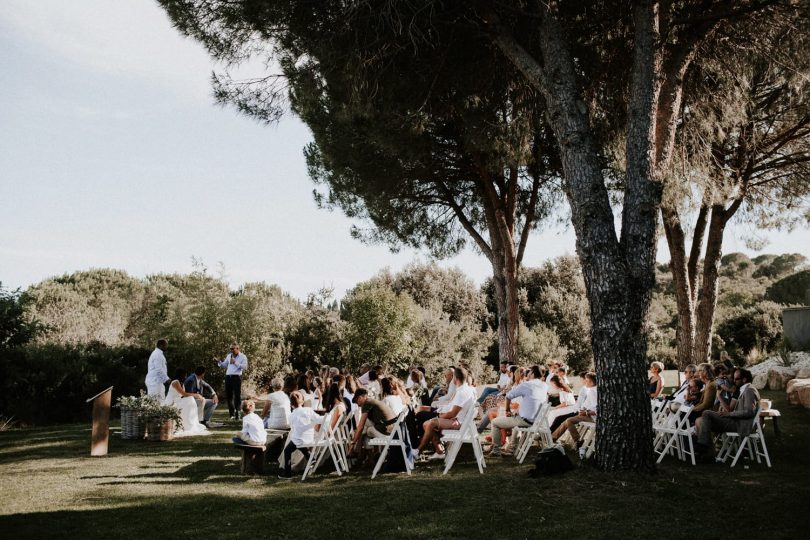 Un mariage simple et végétal au Domaine Sainte Colombe - Photos : Pinewood Weddings - Stylisme : Atelier Blanc - Blog mariage : La mariée aux pieds nus