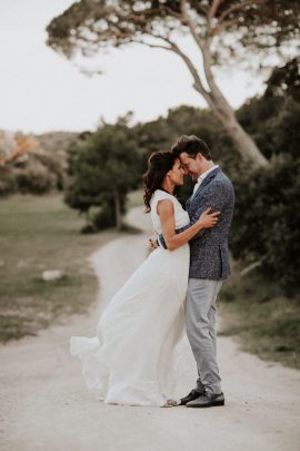 Un mariage simple et végétal au Domaine Sainte Colombe - Photos : Pinewood Weddings - Stylisme : Atelier Blanc - Blog mariage : La mariée aux pieds nus