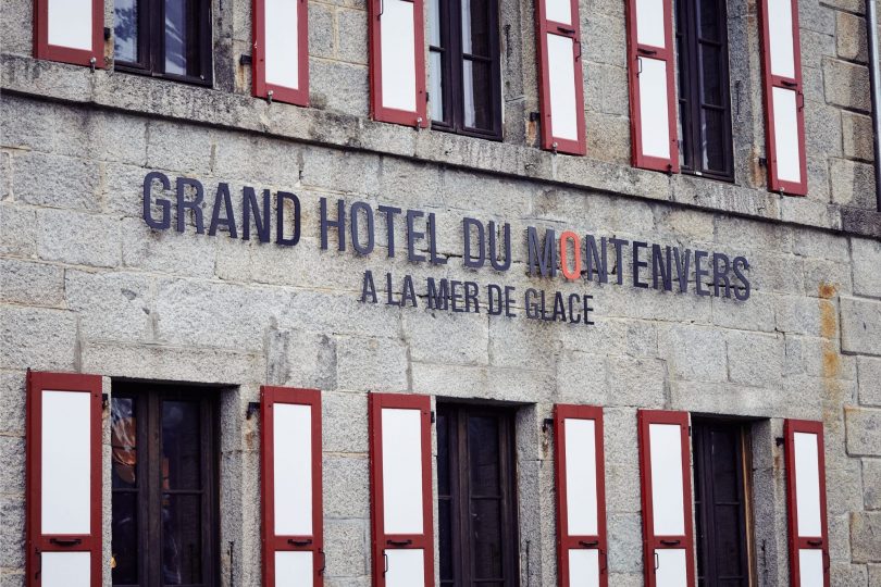 Un mariage au Terminal Neige - Refuge de Montenvers à Chamonix - Photos : Le joli studio et David Picchio - Blog mariage : La mariée aux pieds nus