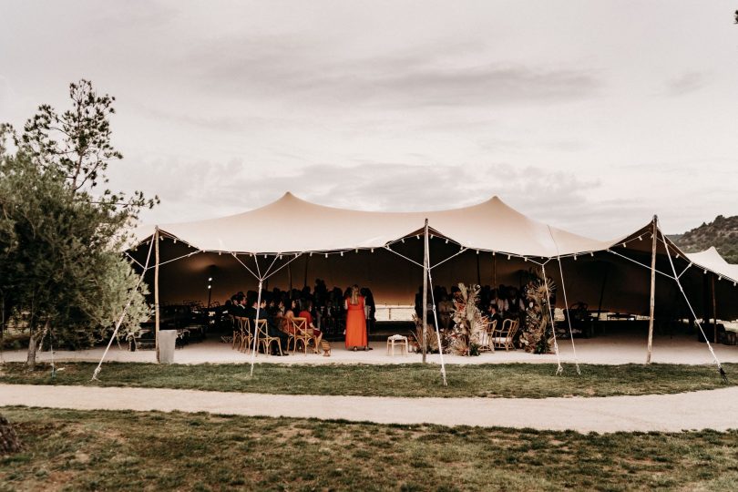 Un mariage terracotta aux Domaines de Patras en Provence - Photos : Lorenzo Accardi - Blog mariage La mariée aux pieds nus