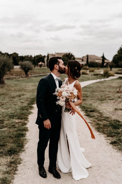 Un mariage terracotta aux Domaines de Patras en Provence - Photos : Lorenzo Accardi - Blog mariage La mariée aux pieds nus