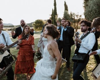 Un mariage terracotta aux Domaines de Patras en Provence - Photos : Soulpics - Blog mariage : La mariée aux pieds nus