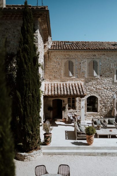 Un mariage terracotta aux Domaines de Patras en Provence - Photos : Soulpics - Blog mariage : La mariée aux pieds nus