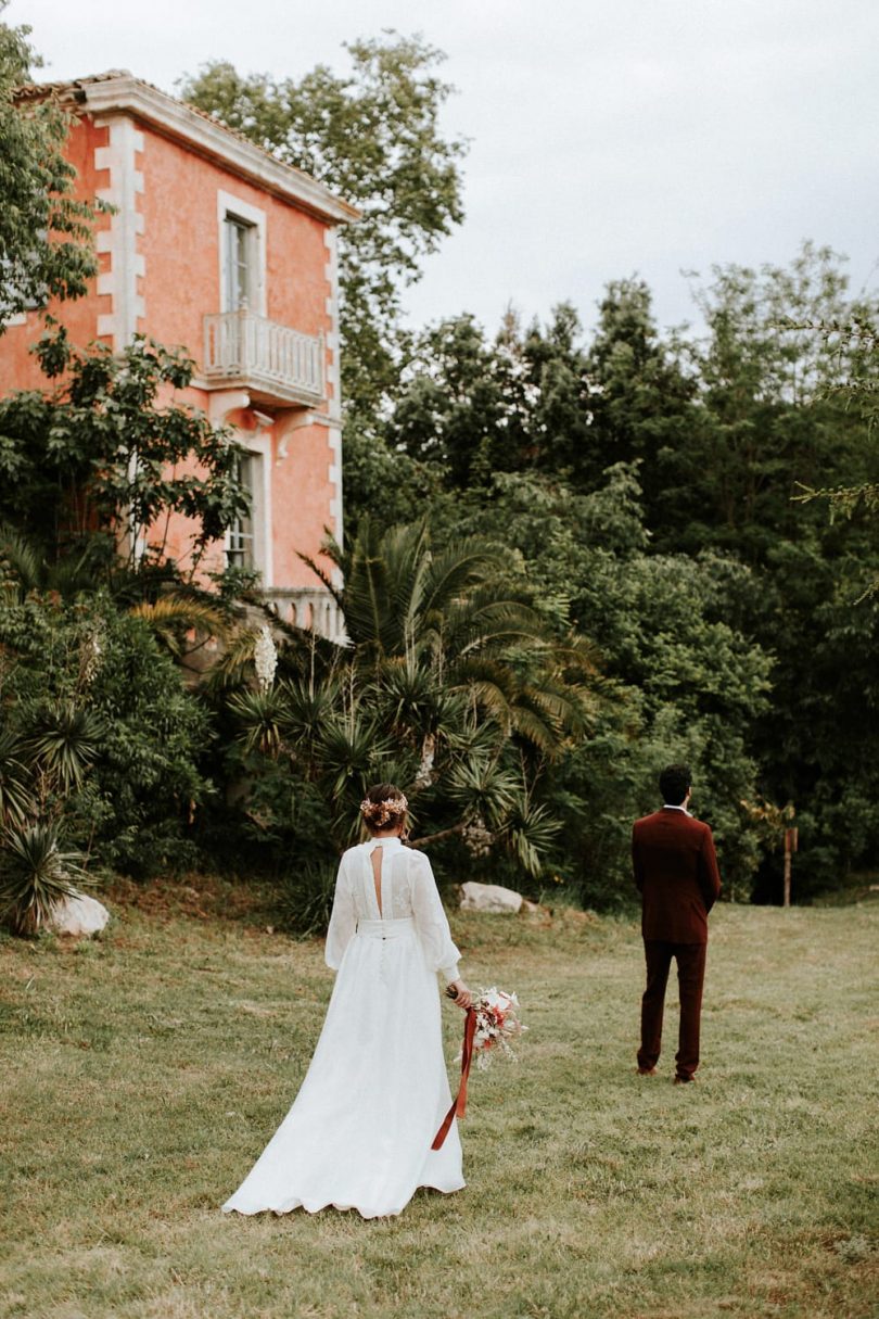 Un mariage Terracotta dans le Gard : Photo et vidéo : Pinewood Weddings - Blog mariage : La mariée aux pieds nus