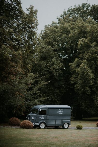 Un mariage au Domaine de Thiemay - Photos : Les Histoires d'A - Blog mariage : La mariée aux pieds nus