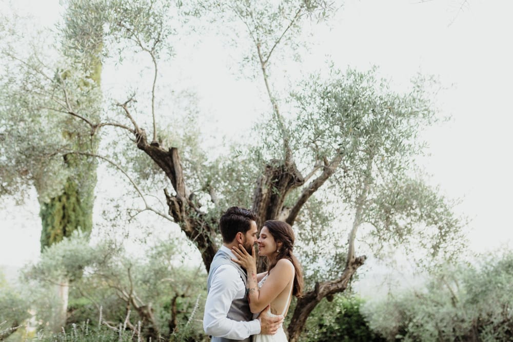 Un mariage végétal à la Bastide Saint Antoine à Grasse - Photos : Capyture - Blog mariage : La mariée aux pieds nus