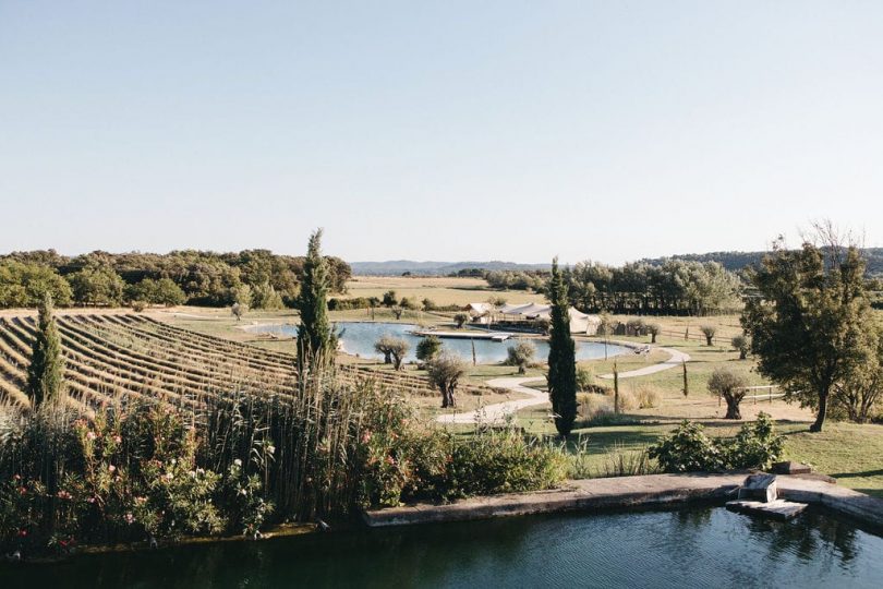 Un mariage végétal aux Domaines de Patras en Provence - Photos : Fabien Courmont - Blog mariage : La mariée aux pieds nus