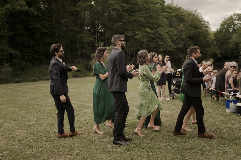Un mariage en vert en Bretagne - La mariée aux pieds nus