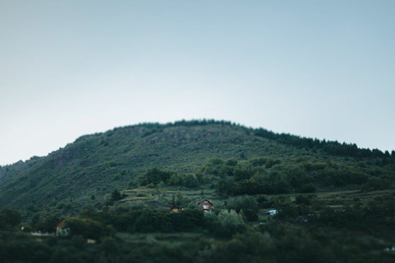 Un mariage à la montagne dans les Alpes Maritimes - A découvrir sur le blog mariage www.lamaireeauxpiedsnus.com - Photos : Reego Photographie