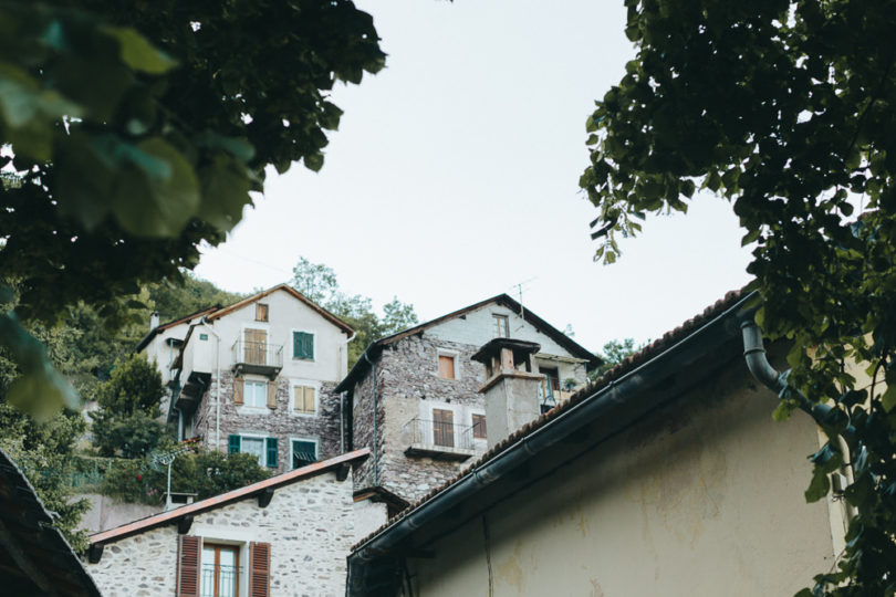 Un mariage à la montagne dans les Alpes Maritimes - A découvrir sur le blog mariage www.lamaireeauxpiedsnus.com - Photos : Reego Photographie