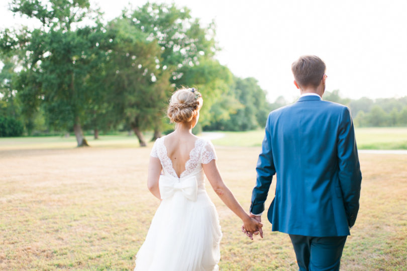 Un mariage champêtre et coloré au château Giscours, Médoc - La mariée aux pieds nus - Photo : Marion Heurteboust