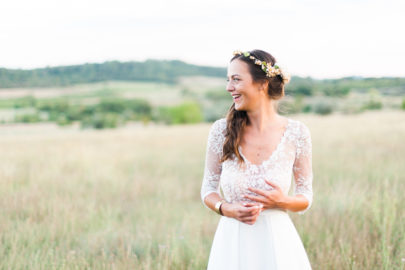 Un mariage au Comptoir Saint Hilaire en Provence à découvrir sur www.lamarieeauxpiedsnus.com - Photos : Marion Heurteboust