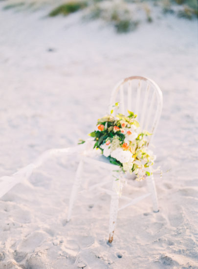 Marion H Photography - Un mariage sur la plage en Nouvelle Zélande - La mariée aux pieds nus