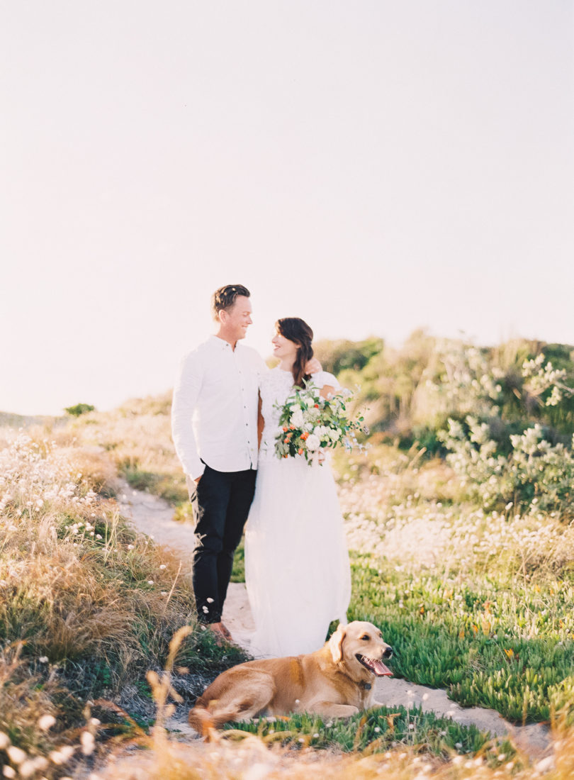 Marion H Photography - Un mariage sur la plage en Nouvelle Zélande - La mariée aux pieds nus