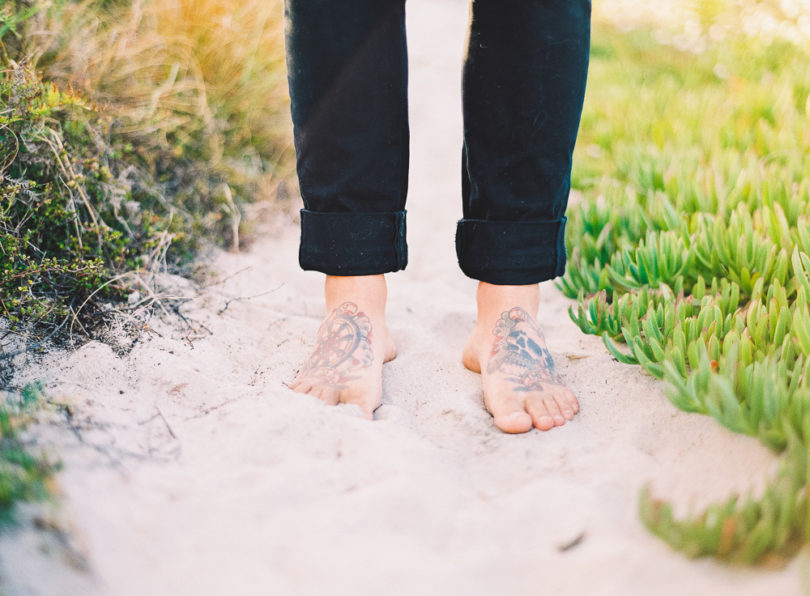 Marion H Photography - Un mariage sur la plage en Nouvelle Zélande - La mariée aux pieds nus