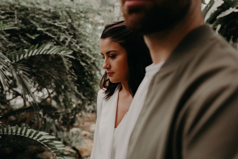 une séance engagement végétale dans une serre - Matterhorn Photography - La mariee aux pieds nus