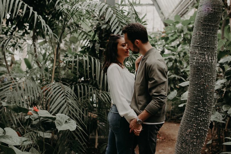 une séance engagement végétale dans une serre - Matterhorn Photography - La mariee aux pieds nus