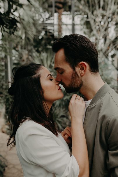 une séance engagement végétale dans une serre - Matterhorn Photography - La mariee aux pieds nus