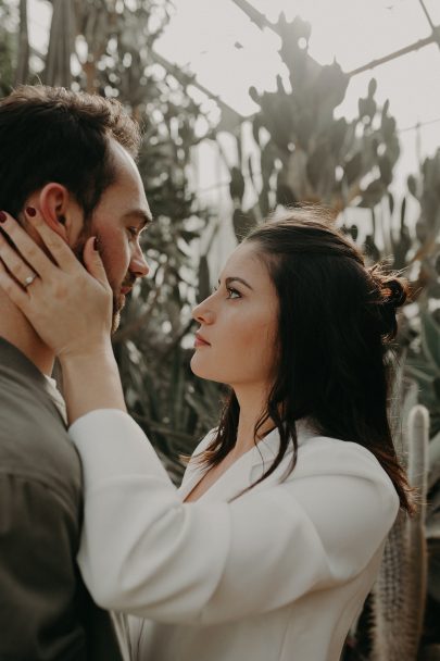 une séance engagement végétale dans une serre - Matterhorn Photography - La mariee aux pieds nus