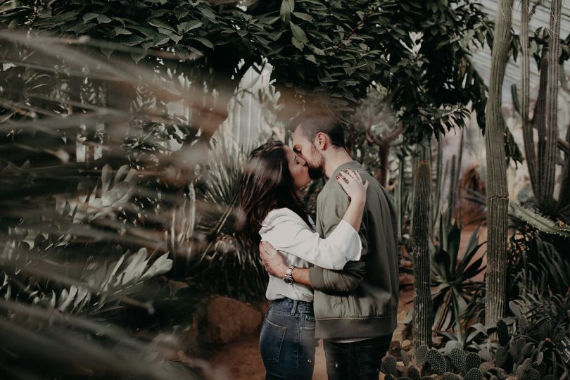 une séance engagement végétale dans une serre - Matterhorn Photography - La mariee aux pieds nus