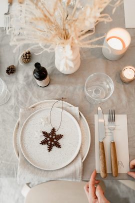 Un Noel simple et moderne - Photos : Rock'n Brides - Décoration : Atelier Blanc - Blog mariage : La mariée aux pieds nus