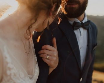 Organiser un mariage avec un petit budget - Photos : Baptiste Hauville - Blog mariage : La mariée aux pieds nus