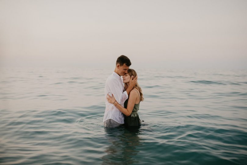 Une séance engagement sur la plage - Photos : Paulina Weddings - Blog mariage : La mariée aux pieds nus