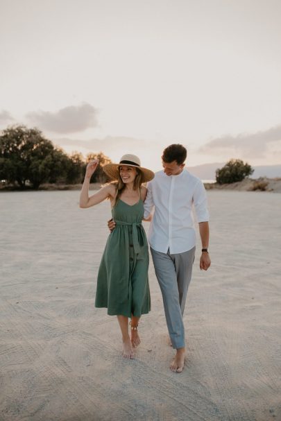 Une séance engagement sur la plage - Photos : Paulina Weddings - Blog mariage : La mariée aux pieds nus