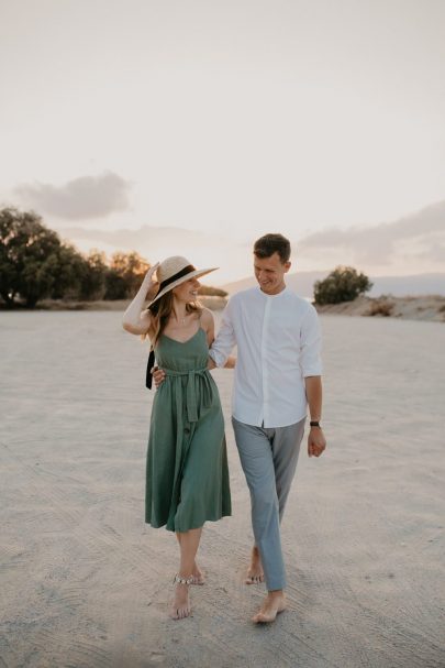 Une séance engagement sur la plage - Photos : Paulina Weddings - Blog mariage : La mariée aux pieds nus