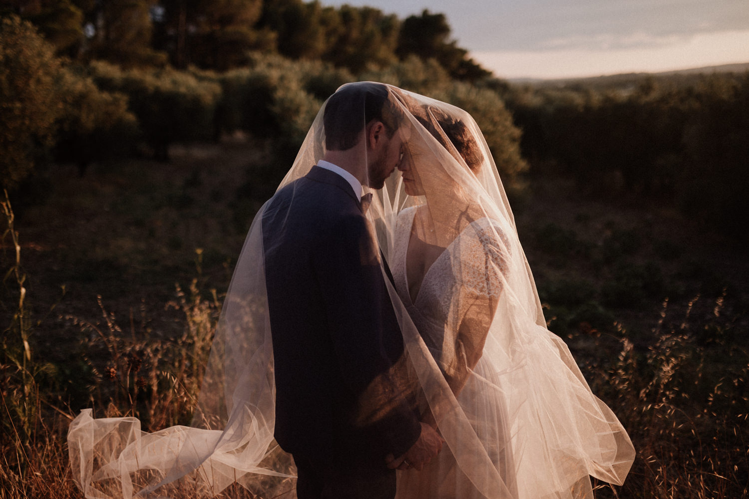 Lika Banshoya - Photographe de mariage - La mariée aux pieds nus