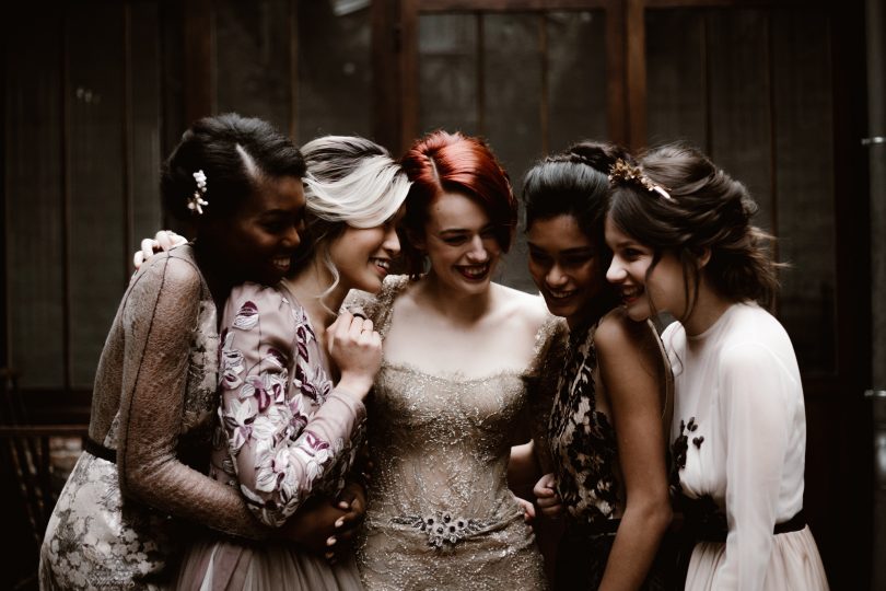 Des demoiselles d'honneur aux allures de princesses - Shooting éditorial Madeleine - Nora Paris - La mariée aux pieds nus