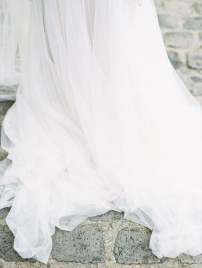 Un portrait d'une mariée parisienne - Path Workshop - Photos : D'Arcy Benincosa - La mariée aux pieds nus